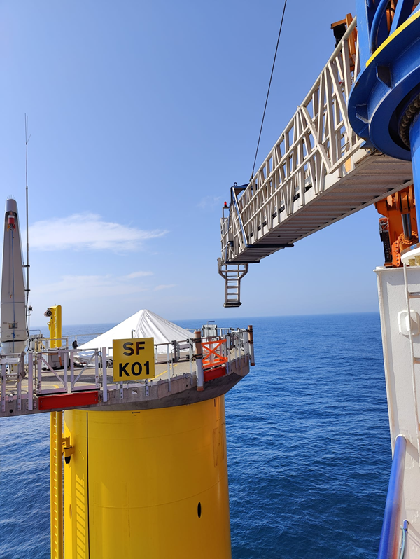 RWE achieves milestone with 1.4 GW offshore wind farm to power 1.2 Million UK homes 8 Leonardo da Vinci cable-laying vessel at work on Sofia Offshore Wind Farm, equipped with high-capacity carousel and hybrid propulsion.